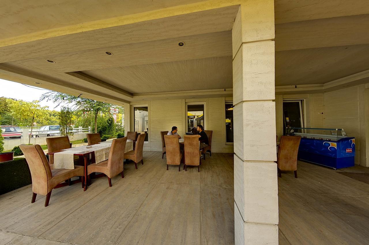 Vila Etna Hotel Ugrinovci  Kültér fotó
