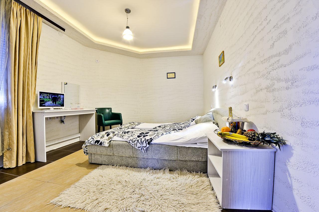 Vila Etna Hotel Ugrinovci  Szoba fotó
